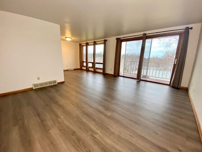 Building Photo - 3037 Humboldt Rd