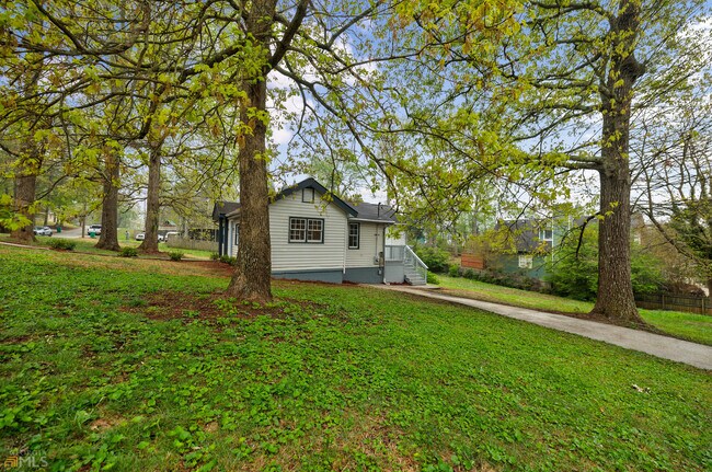 Building Photo - 2469 Glynn Dr SE