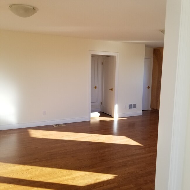 Foto del edificio - 47 Alta Rd