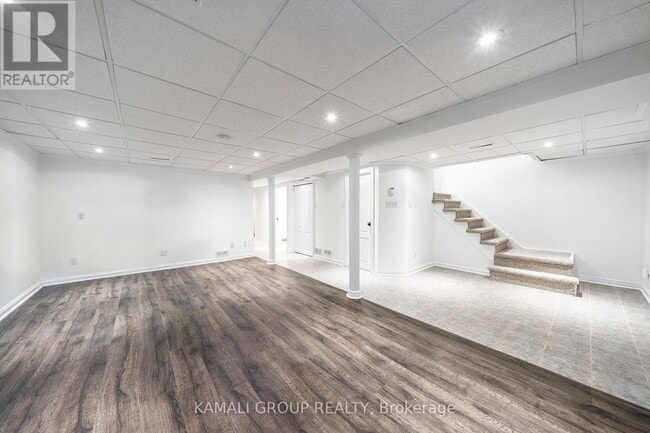 Building Photo - 714 Gilbert St W