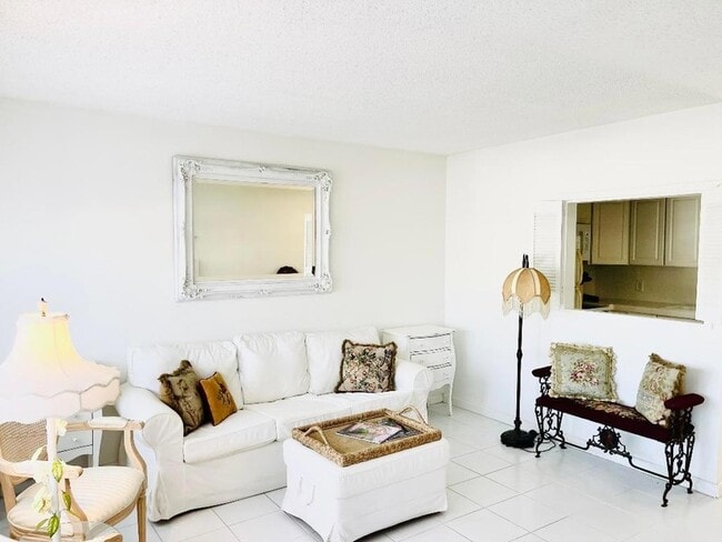 Building Photo - 34 Kent C