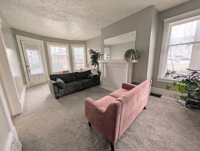 Foto del edificio - 80 Byers Ave