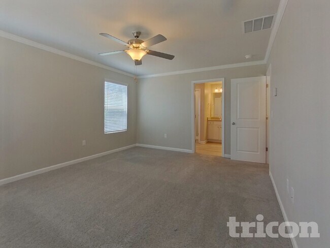 Foto del edificio - 831 Bryson Lake Cir