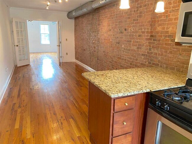 Foto del edificio - 206 6th St