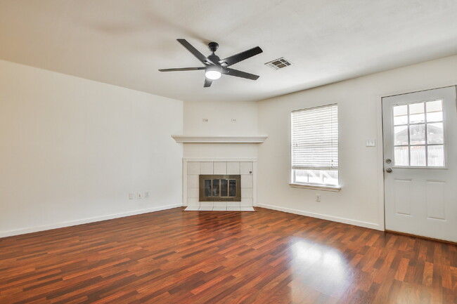 Building Photo - Wonderful 3/2/2 in North Lubbock!