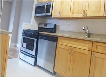 Building Photo - 105 Riverdale Ave