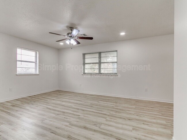 Building Photo - 104 Marilyn Ave