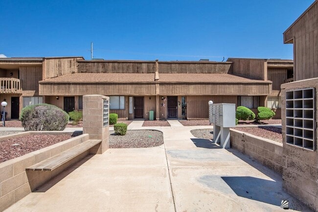Building Photo - 833 S Avenue A