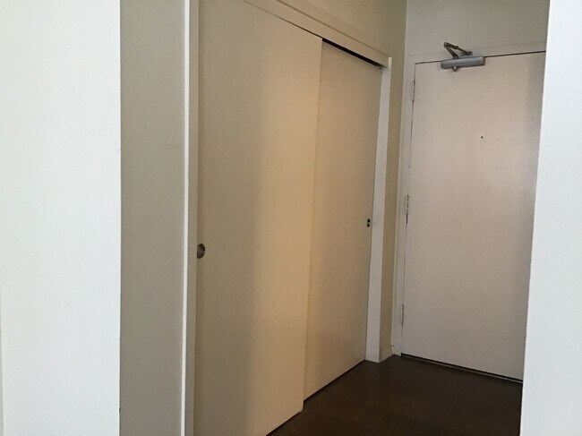 Foto del edificio - 5500 Friendship Blvd