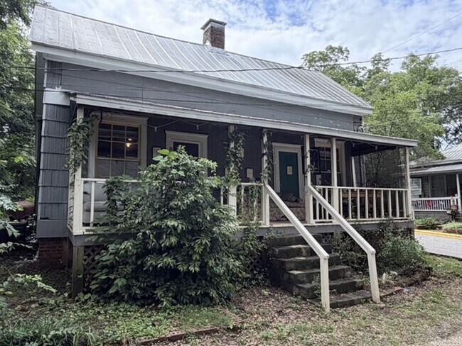 Building Photo - 135 Cohen St