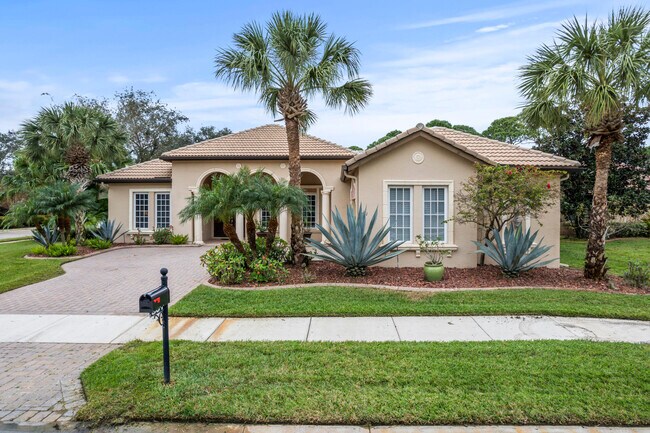 Building Photo - 801 SW Classico Ct
