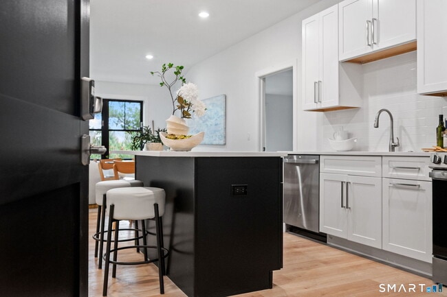 Building Photo - 131 Beach Rd