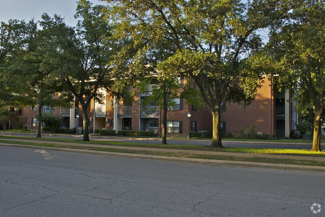 Building Photo - Parkwood Retirement Community