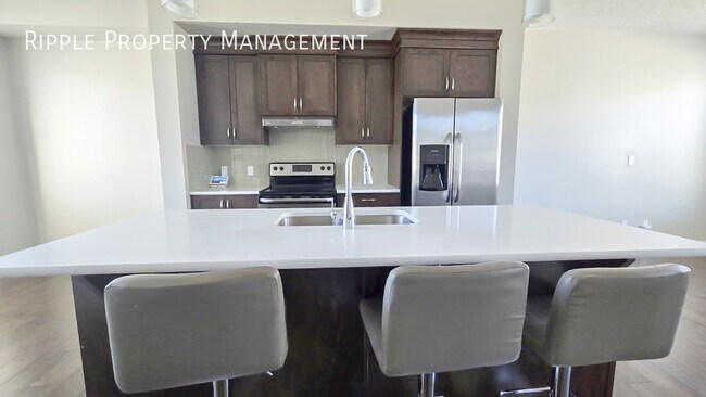 Photo du bâtiment - AMAZING 3 BEDS\2.5 BATHS TOWNHOUSE