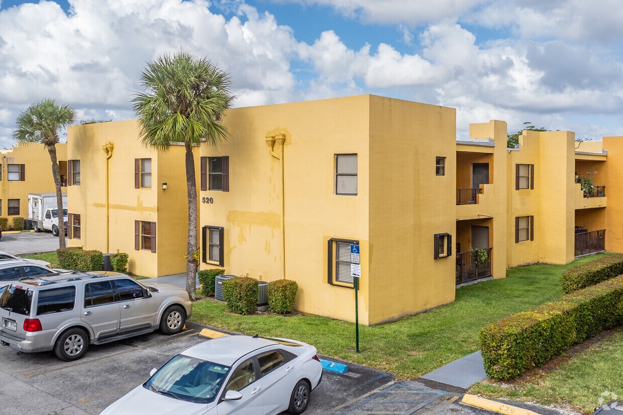 540 NW 114th Ave - Soleil Lake