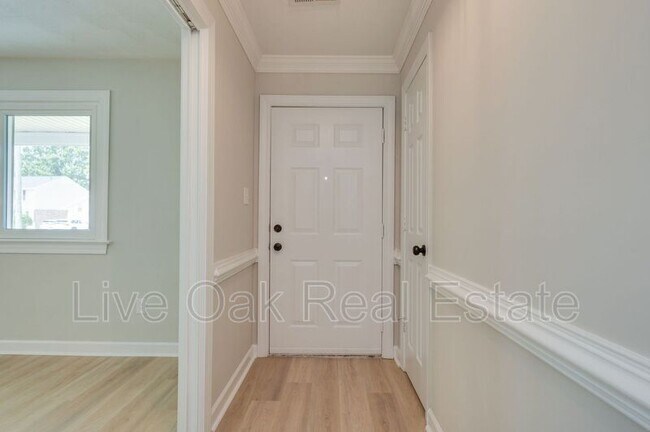 Building Photo - 208 S Parliament Dr