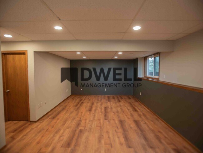 Building Photo - Single Family Home in SW Rochester