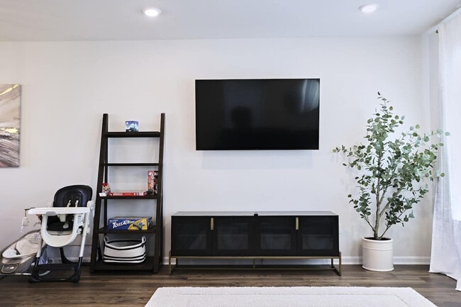 Foto del edificio - 9802 Summerton Dr