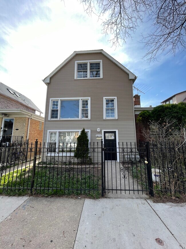 Building Photo - 4624 N Springfield Ave