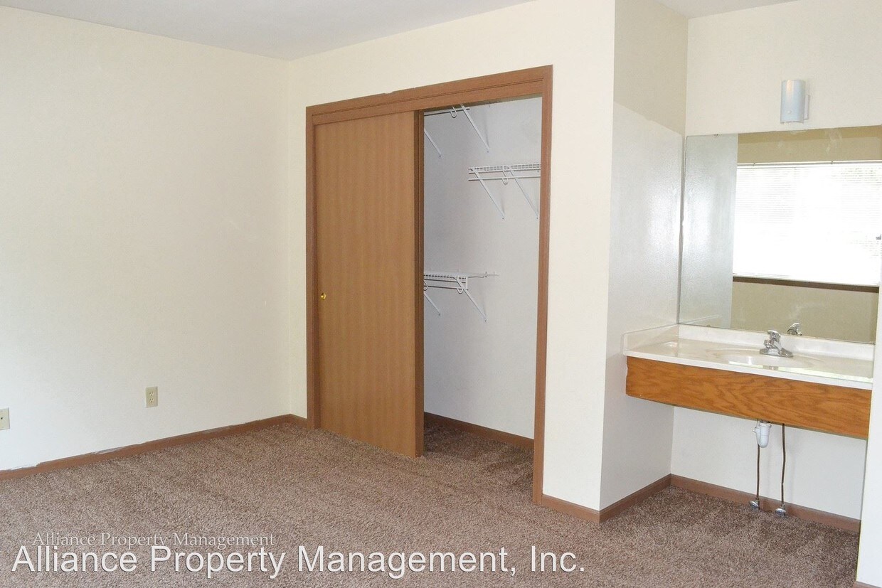 928 Moro St, Manhattan, KS 66502 Condo for Rent in Manhattan, KS