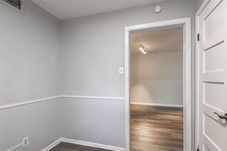 Building Photo - 818 University Ave