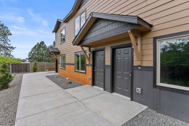 Building Photo - Alki Townhomes 2-bedrooms, 1.5 bathrooms