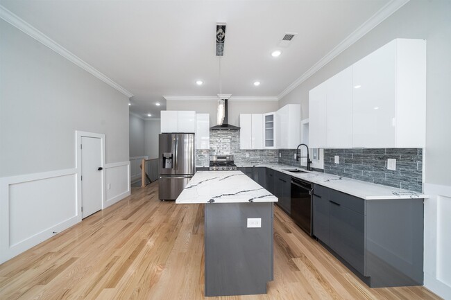 Building Photo - 159 Hopkins Ave