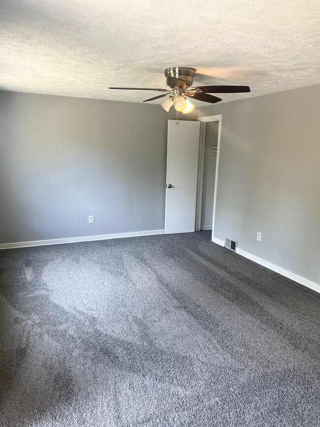 Foto del edificio - Updated 4 Bedroom 2 Bathroom in Swissvale-...