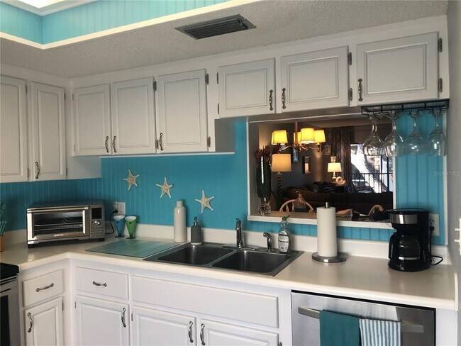 Foto del edificio - 861 Maple Ct