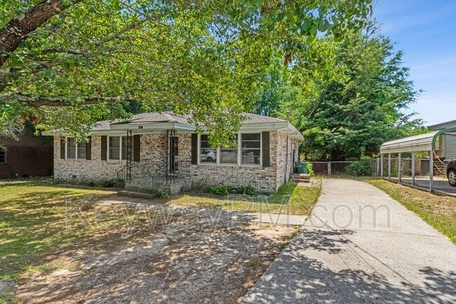 Building Photo - 3301 Westmont Dr