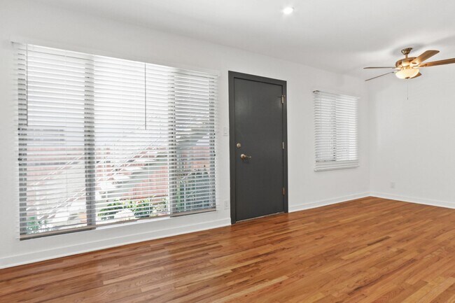 Foto del edificio - 844 5th St, steps to Montana Ave, 5 blocks...