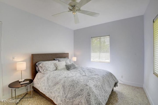 Foto del edificio - 1 br, 1 bath Condo - 1006 Casuarina Rd Apt 7
