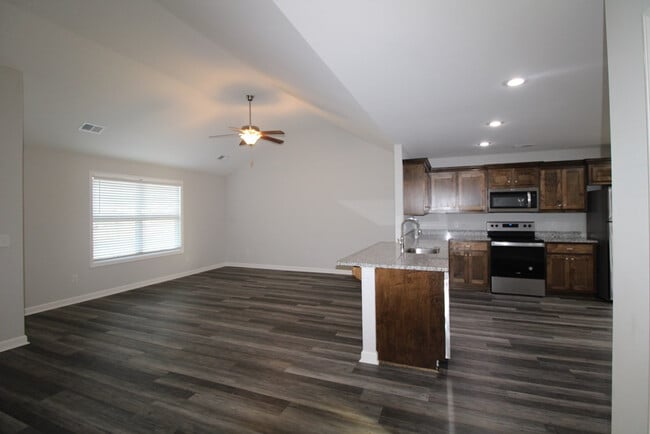 Foto del edificio - 581 Brushwood Dr