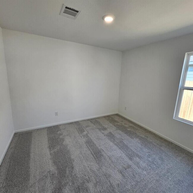 Foto del edificio - 25415 Birch St