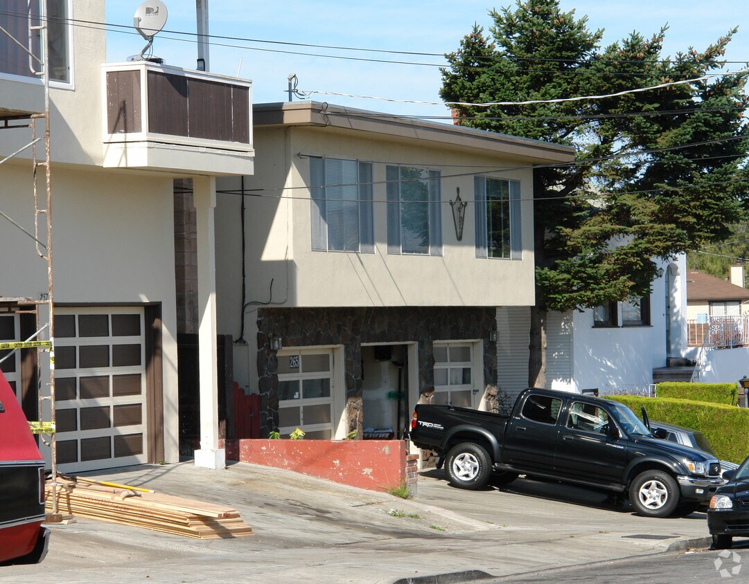 Primary Photo - 265 East Ave