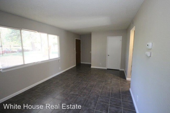 Building Photo - 724 Northfield Dr