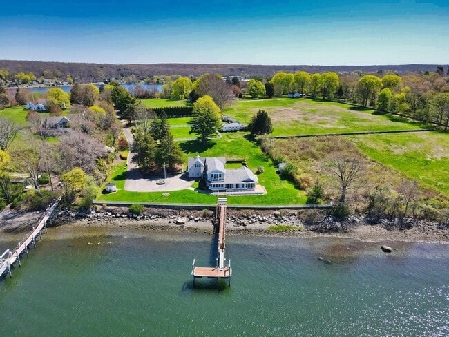 Foto del edificio - 149 Nanaquaket Rd