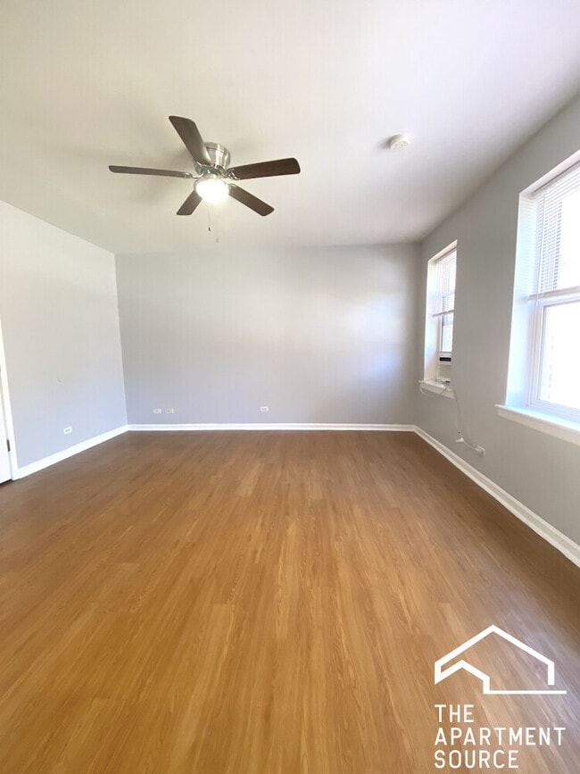 Foto del edificio - 4241 N Kenmore Ave