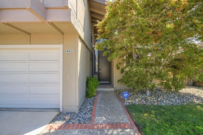 Building Photo - 492 Nuestra Ave