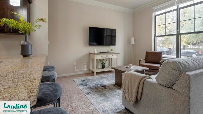 Foto del edificio - 4050 W Pine Blvd