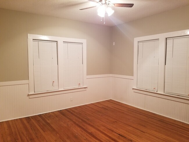 Building Photo - 4 Bedroom 2 Bathroom Single Family Home