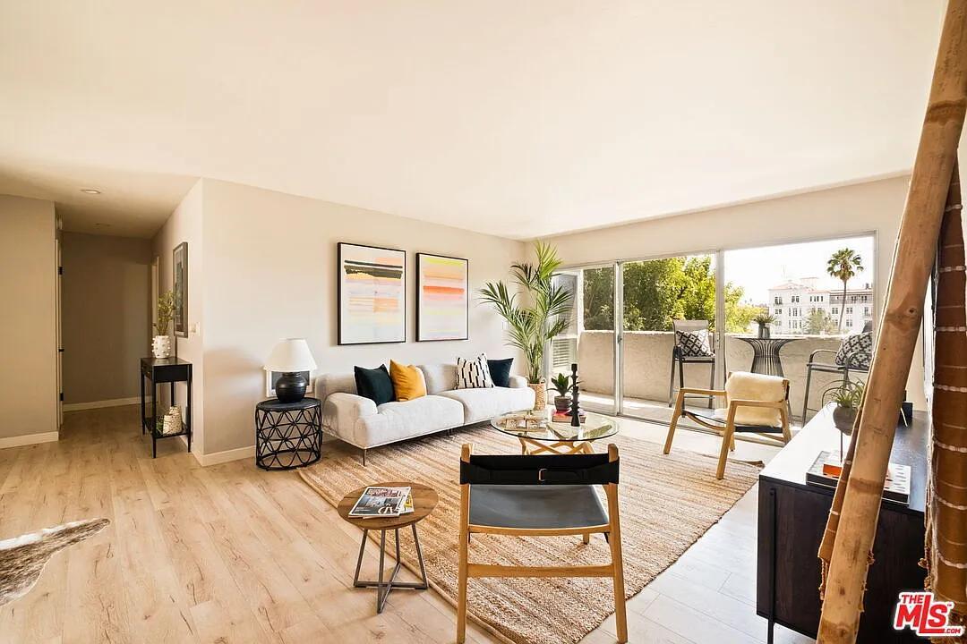 Foto principal - 8400 De Longpre Ave