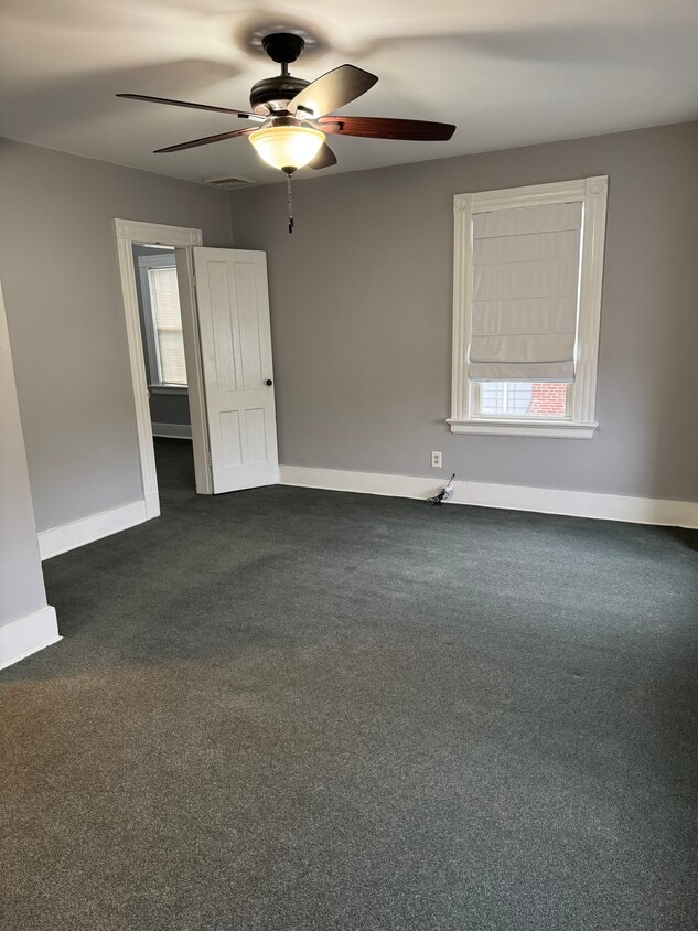 Building Photo - 50 Holbrook St