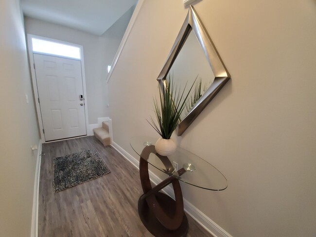 Foto del edificio - 5764 Callaway Cir