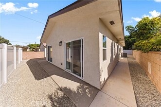 Building Photo - 8511 Hyacinth St