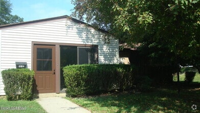 Building Photo - 137 Amberly Dr