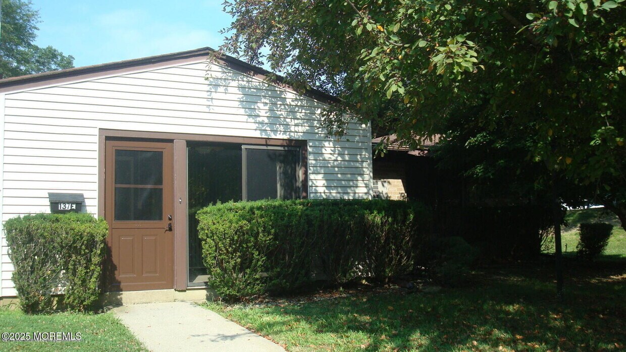 Primary Photo - 137 Amberly Dr