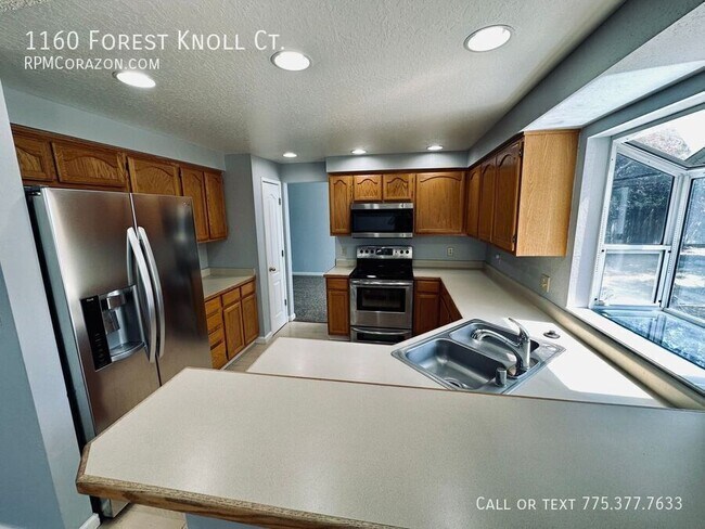 Foto del edificio - 1160 Forest Knoll Ct