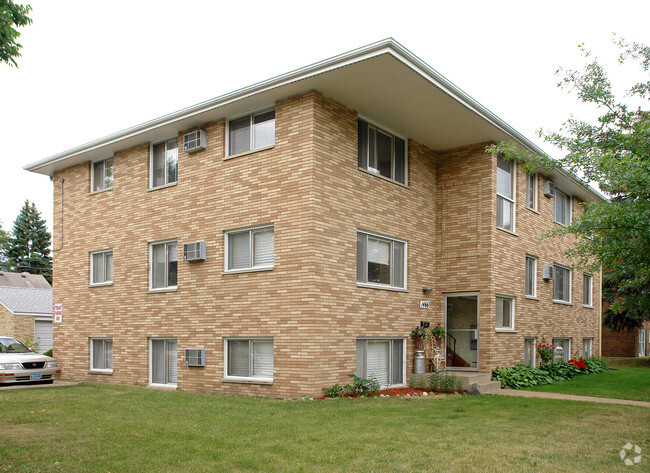 Building Photo - 1466 Larpenteur Ave W