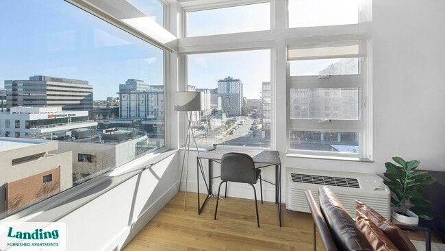 Building Photo - 135 Adams St